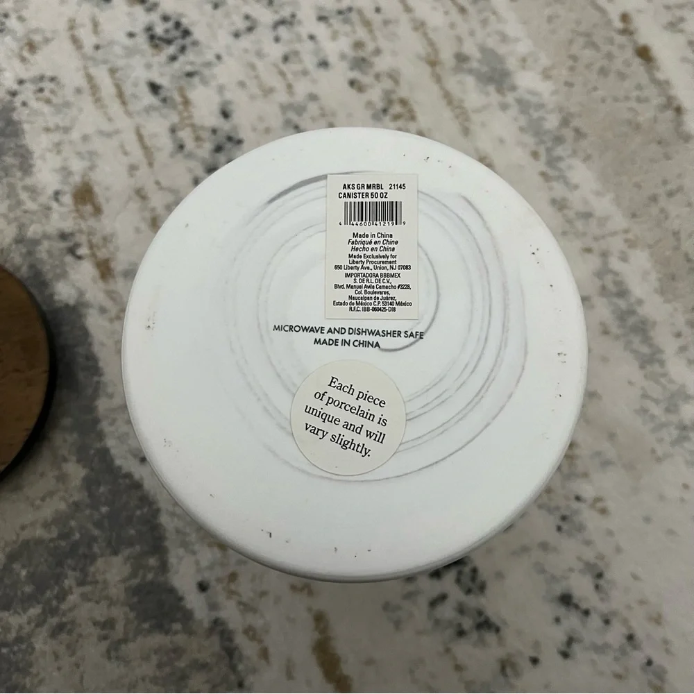 Like 🆕 Bed Bath and Beyond faux marble finish porcelain storage container